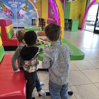La Michoacana Plus - Sitting area - Ice Cream & Frozen Yogurt Near Me - Brentwood, California La Michoacana Plus - Sitting area - Ice Cream & Frozen Yogurt Near Me - Brentwood, California
