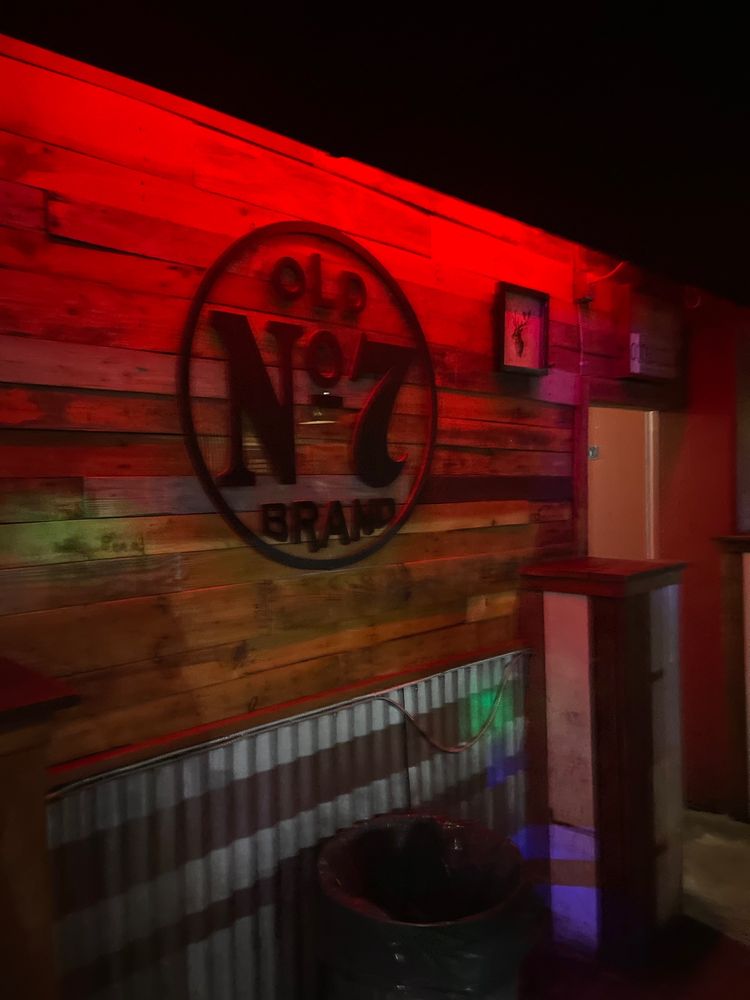 WHISKEY DIX’ SALOON 51 Photos & 116 Reviews 99016 Kamehameha Hwy