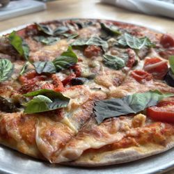 Margaux's Wine, Pizza & Market - "The Mayor's Wife" pizza (St Louis style)