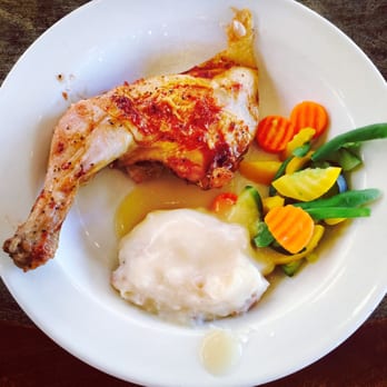 Segundo Dining Commons - Cafeteria Near Me - Davis, California