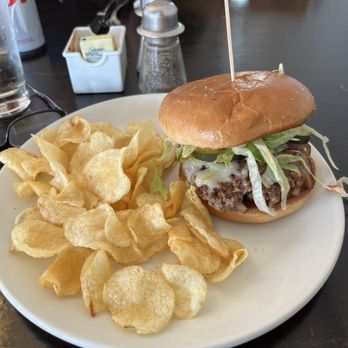 Otto's Place - Smash burger and chips - New American Near Me - Galena, Illinois