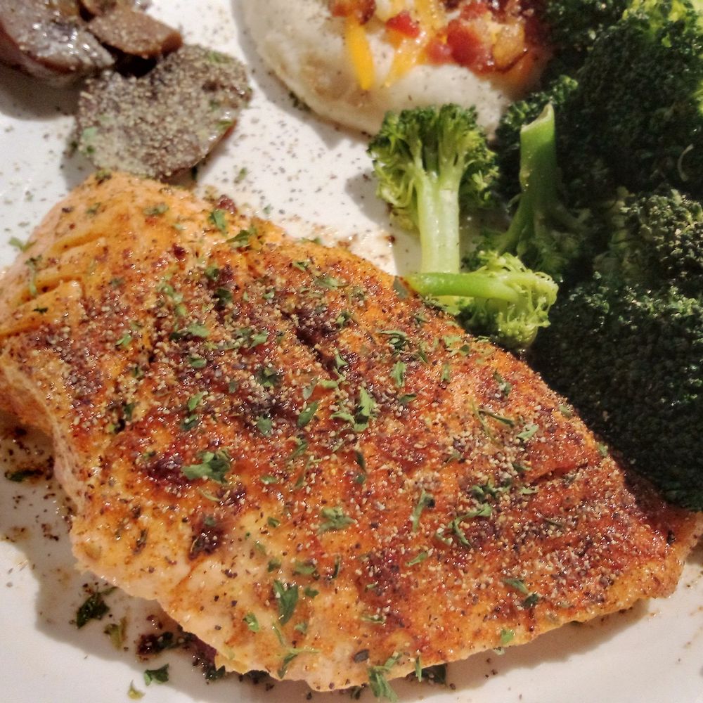 Salmon, broccoli , mushrooms, mashed potatoes. I nixed the rice. Like it fresh, and it was excellent. Salmon, broccoli , mushrooms, mashed potatoes. I nixed the rice. Like it fresh, and it was excellent.