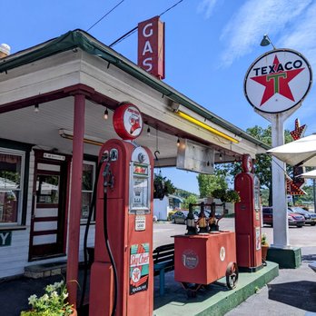 Cruisers Cafe - a gas station with a gas pump - Cafes Near Me - Mount Pleasant Mills, Pennsylvania
