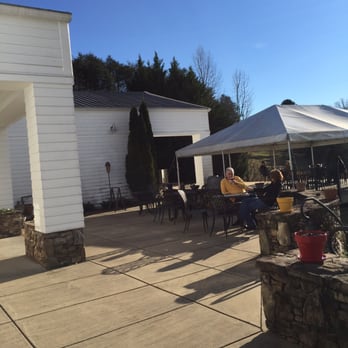 Three Sisters Vineyards - Patio for tasting - Wineries Near Me - Dahlonega, Georgia Three Sisters Vineyards - Patio for tasting - Wineries Near Me - Dahlonega, Georgia
