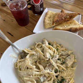 Fuze Pizza - Fettuccine Alfredo - Pizza Near Me - Corona, California