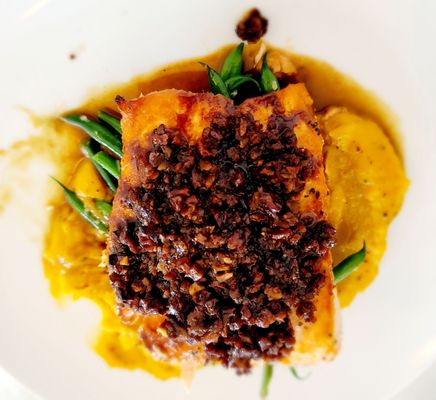 Lucia's On The Lake by null