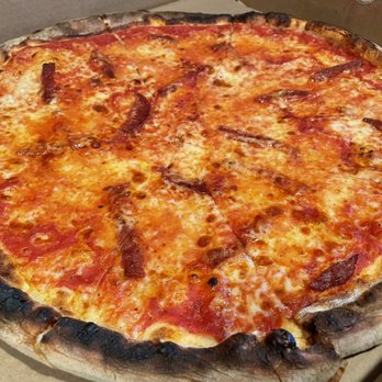 Pi Pizzaria - Pepperoni... allegedly! Not sure where the pepperoni was! - Pizza Near Me - Nantucket, Massachusetts