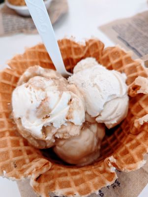 Jeni's Splendid Ice Creams by null