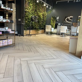 OMG Spa - Salon view from waiting area - Massage Near Me - Chicago, Illinois OMG Spa - Salon view from waiting area - Massage Near Me - Chicago, Illinois