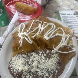 La Olla Del Cafe - Chilaquiles and empanada photo bomb in the upper right