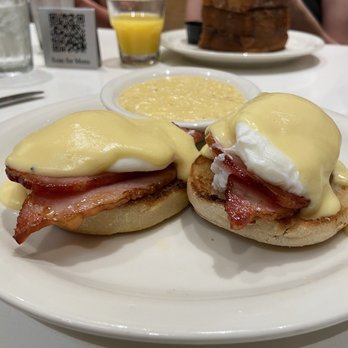 Briarpatch Restaurant - Canadian Bacon Eggs Benedict - American Near Me - Winter Park, Florida