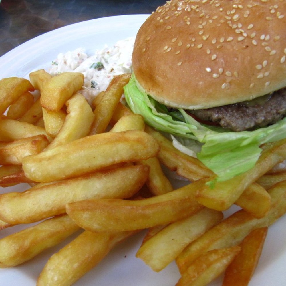 Embankment Cafe - Embankment Burger w. no bacon - Cafes Near Me - London, XGL Embankment Cafe - Embankment Burger w. no bacon - Cafes Near Me - London, XGL