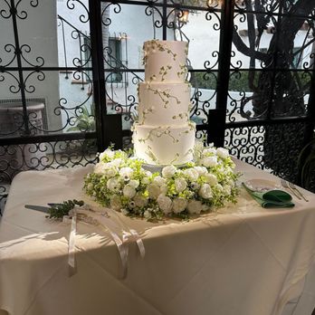 Lele Patisserie - Wedding cake - Vanilla with Almond Buttercream - Desserts Near Me - Santa Barbara, California