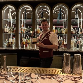 Queen Miami Beach - Simon is probably one of the coolest bartenders I've ever met. Guy makes solid cocktail. Just a cool authentic hospitable Irish dude. - Japanese Near Me - Miami Beach, Florida