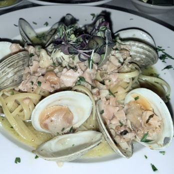 Robert's Scratch Kitchen - Linguini and Clams - New American Near Me - Totowa, New Jersey Robert's Scratch Kitchen - Linguini and Clams - New American Near Me - Totowa, New Jersey