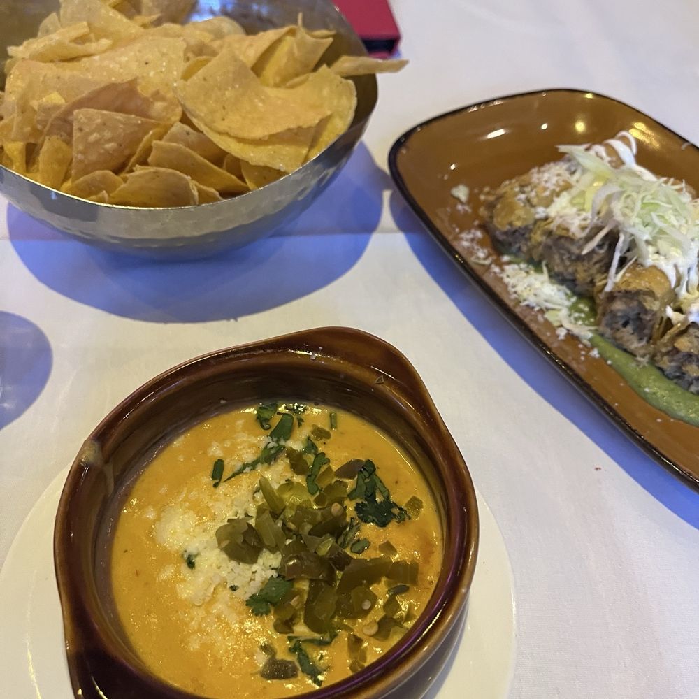 Rosa Mexicano - Nachos - Mexican Near Me - Oxon Hill, Maryland Rosa Mexicano - Nachos - Mexican Near Me - Oxon Hill, Maryland