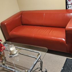 G & G Wellness Center - 12/30/23 Nice couch.