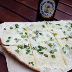 Bagatelle Ehrenfeld - Flammkuchen mit Spargel und Ziegenkäse