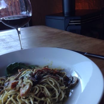 Vknow Restaurant and Wine Bar - Chicken and pasta - yum! - Wine Bars Near Me - Queenstown, OTA Vknow Restaurant and Wine Bar - Chicken and pasta - yum! - Wine Bars Near Me - Queenstown, OTA