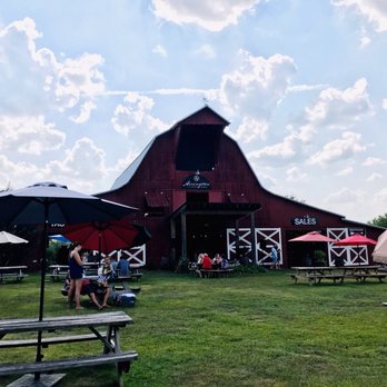 Arrington Vineyards - Wine Tasting Room Near Me - Arrington, Tennessee
