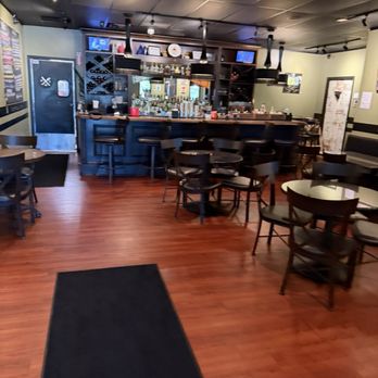 Barr's Public House - Back bar - Pubs Near Me - Maumee, Ohio