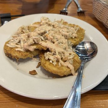 Grapevine Cafe and Gallery - Crispy fried green tomatoes topped with crab - Cajun/Creole Near Me - Donaldsonville, Louisiana