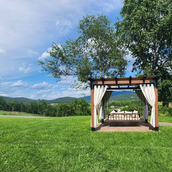 Hawksbill Retreat - Vacation Rentals Near Me - Stanley, Virginia Hawksbill Retreat - Vacation Rentals Near Me - Stanley, Virginia