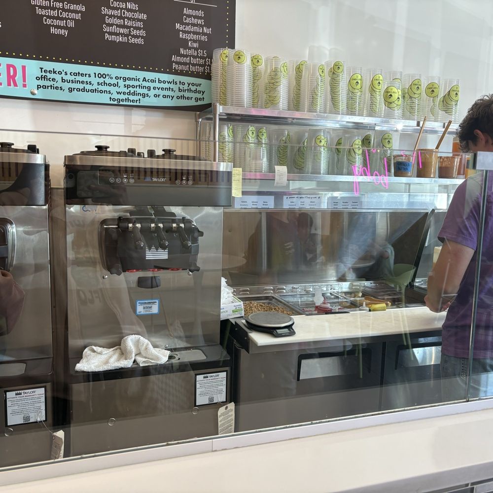 Teeko's Acai - Inside - Acai Bowls Near Me - Vernon Hills, Illinois Teeko's Acai - Inside - Acai Bowls Near Me - Vernon Hills, Illinois