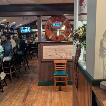 Lenny's Indian Head Inn - Seafood Near Me - Branford, Connecticut Lenny's Indian Head Inn - Seafood Near Me - Branford, Connecticut