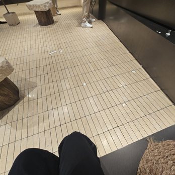 Heytea - Aug. 2026, wrappers everywhere, tables weren't clean, wrappers on the counter too - Bubble Tea Near Me - San Diego, California Heytea - Aug. 2026, wrappers everywhere, tables weren't clean, wrappers on the counter too - Bubble Tea Near Me - San Diego, California