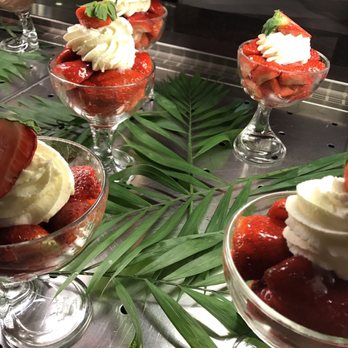 Le Buffet - Fraises mmmmm - Buffets Near Me - Berlin, BE
