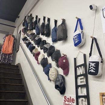 C'est La Vie Affordable Fashions - Purses - Women's Clothing Near Me - Wasilla, Alaska
