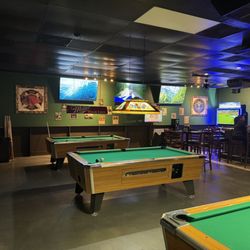 Mulligans - Pool tables
