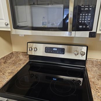 Weekend Maids - The stove had so much stuff baked on, I was surprised they got it that clean. - Home Cleaning Near Me - San Diego, California Weekend Maids - The stove had so much stuff baked on, I was surprised they got it that clean. - Home Cleaning Near Me - San Diego, California