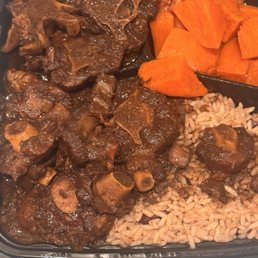 Oxtails with rice & peas, and yams Oxtails with rice & peas, and yams