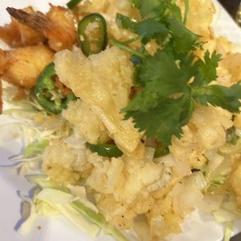 Deckhand Oyster Bar - Salt and Pepper special, with shrimp and calamari - Seafood Near Me - Austin, Texas