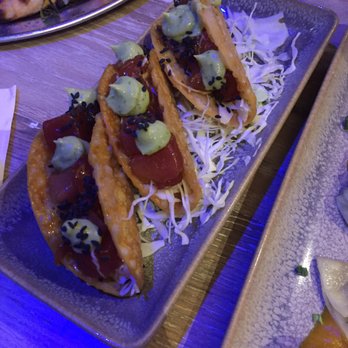 Moku Kitchen - Ahi Tacos.. wow! - Cocktail Bars Near Me - Honolulu, Hawaii