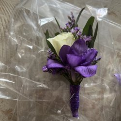 The Flower Shop - Boutonnière