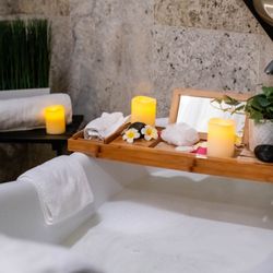 Meridian Day Spa - Come in to enjoy a relaxing bathtub!