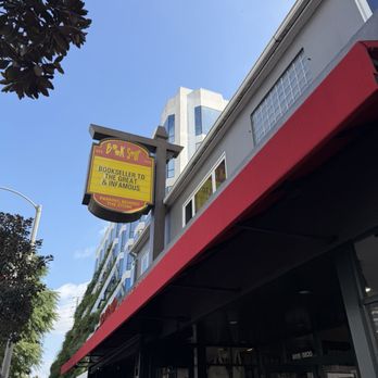 Book Soup - Street parking - Newspapers & Magazines Near Me - West Hollywood, California