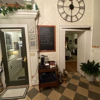 Burlington's Willis Graves Bed & Breakfast Inn - Welcome to the kitchen! - Hotels Near Me - Burlington, Kentucky Burlington's Willis Graves Bed & Breakfast Inn - Welcome to the kitchen! - Hotels Near Me - Burlington, Kentucky