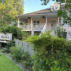 Abita Springs Hotel - Outdoor front entrance