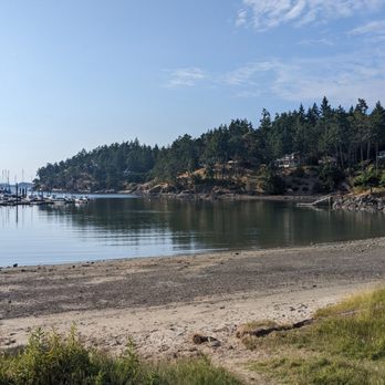 Pender Island - Thieves bay marina and whale watching spot - Local Flavor Near Me