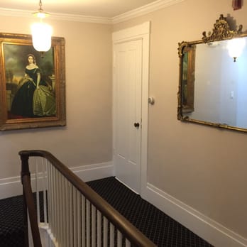 Clarendon House - Hallway between the rooms in second floor - Bed & Breakfast Near Me - Provincetown, Massachusetts Clarendon House - Hallway between the rooms in second floor - Bed & Breakfast Near Me - Provincetown, Massachusetts