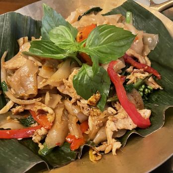 Valla Table - Pad Kee Mao - Thai Near Me - New York, New York Valla Table - Pad Kee Mao - Thai Near Me - New York, New York