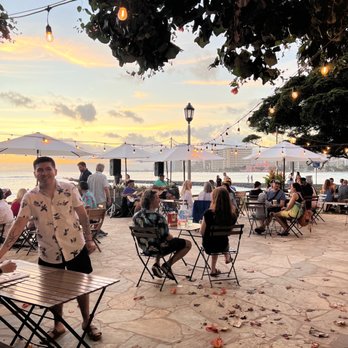 Barefoot Beach Cafe - Outdoor dining area - Breakfast & Brunch Near Me - Honolulu, Hawaii