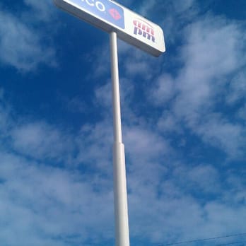 ampm - Tall sign. - Convenience Stores Near Me - Kingsburg, California
