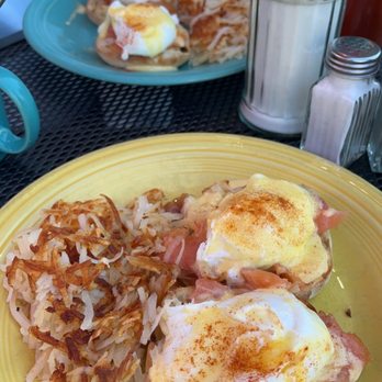 The Streamliner Diner - American Near Me - Bainbridge Island, Washington