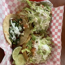Taqueria Azteca - Sopes y taco