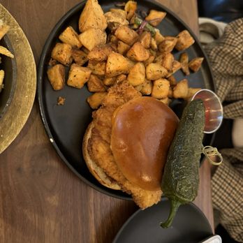 Julep Cast Iron Kitchen + Drink - Chicken sandwich bland - New American Near Me - Brea, California Julep Cast Iron Kitchen + Drink - Chicken sandwich bland - New American Near Me - Brea, California